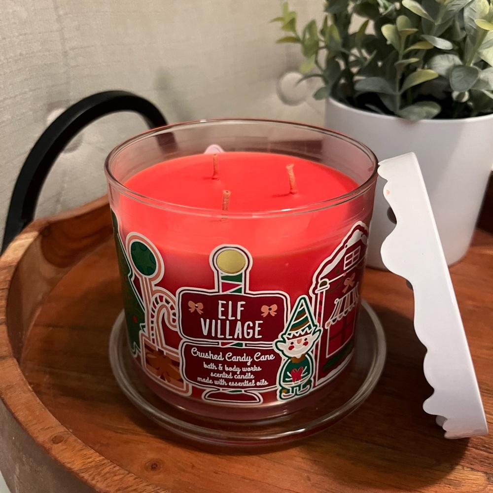 Bath & Body Works Crushed Candy Cane Candle - New / 3 wick